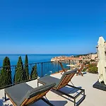 Yellow Seaview Apartment