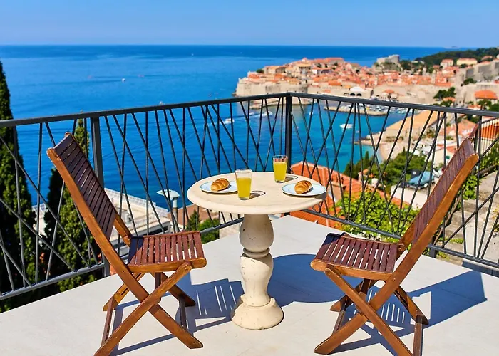 Yellow Seaview Apartment